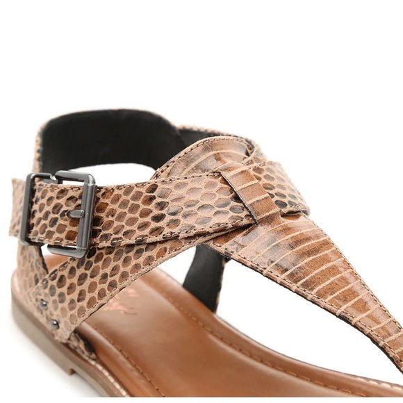 Crown Vintage Paxley Thong Ankle Strap Sandals - Picture 3 of 9